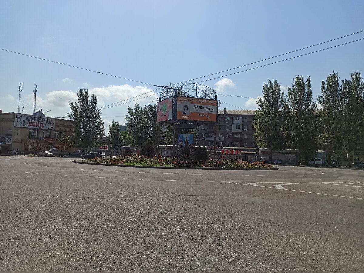 Площадь имени 26 Бакинских Комиссаров в Донецке. По плану, здесь должна была быть станция так и не состоявшегося Донецкого Метрополитена.