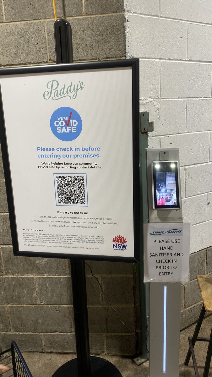 QR код и термометр на входе в рынок