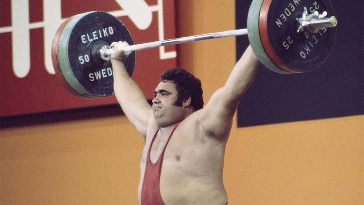 Василий Алексеев жим лежа