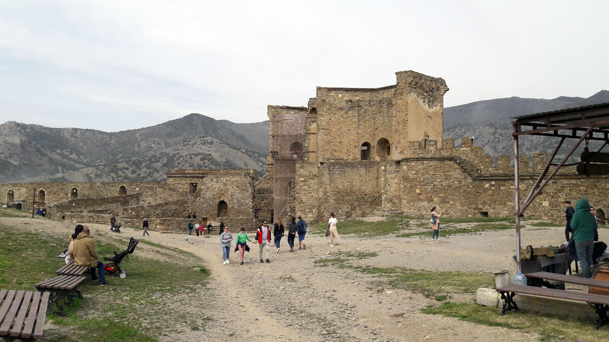 Судакская крепость. Привратное укрепление