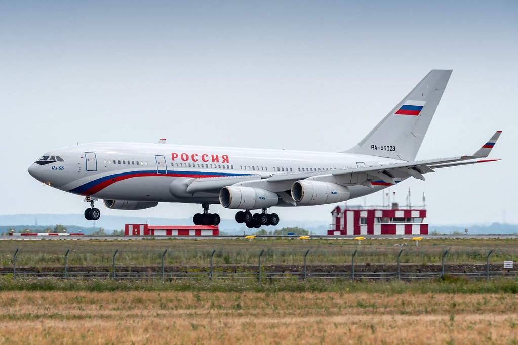 Ил-96-300 RA-96023 СЛО Россия заходит на посадку