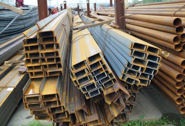 Рис. 1. Где применяются профильные трубы.