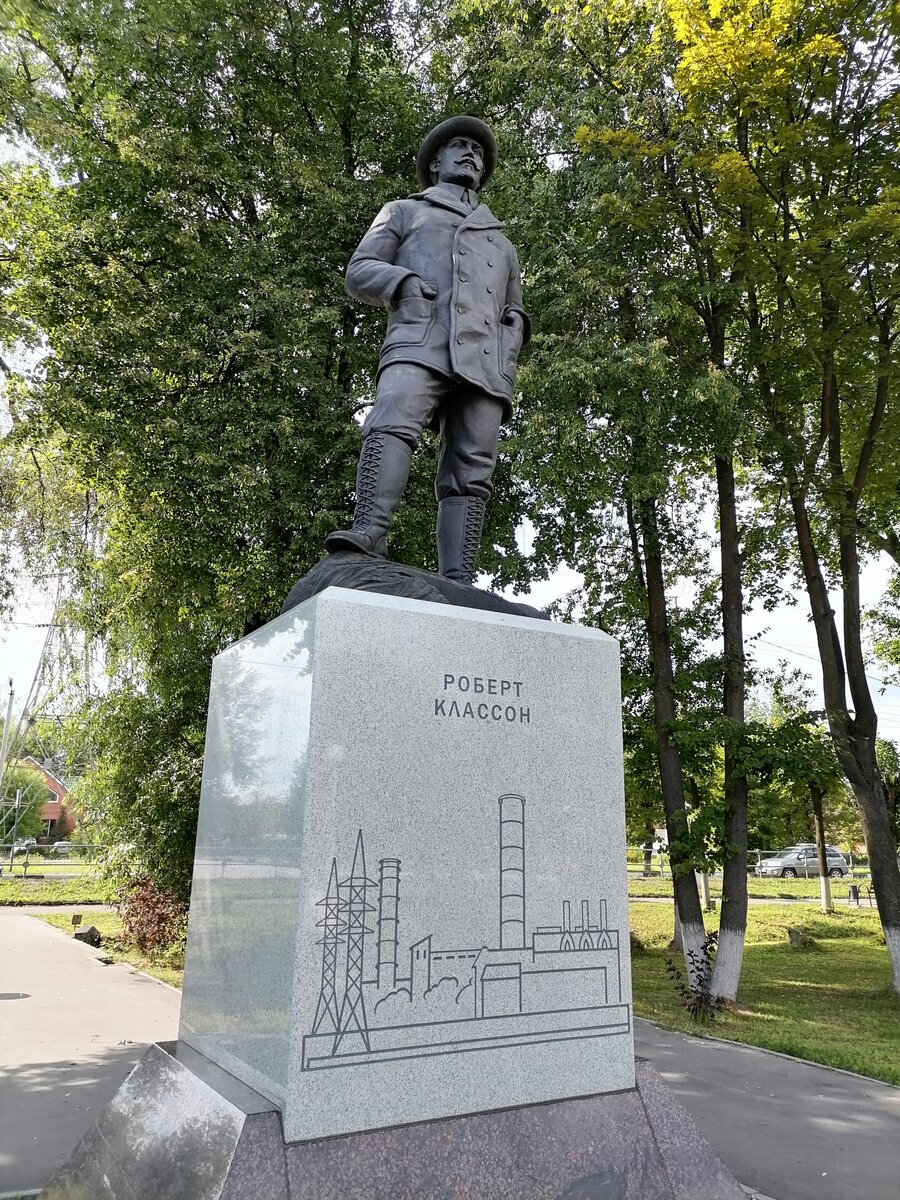 Город возник в 1912—1914 годах как посёлок Электропередача, при первой в стране электростанции, работающей на торфе. Предприятие было основано Робертом Классеном, памятник ему стоит на привокзальной площади. 