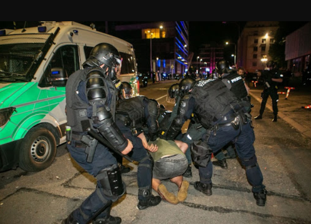 Кадры из Вильнюса. Найдите отличия того, что происходило в Минске. А! Это другое(сарказм)...