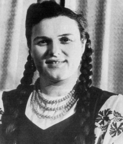 Людмила в молодости