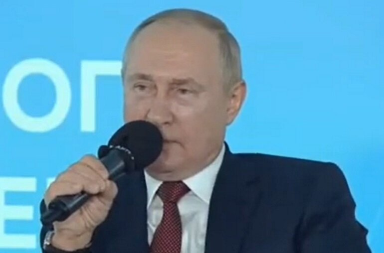 Владимир Путин в центре "Океан". Фото: скриншот