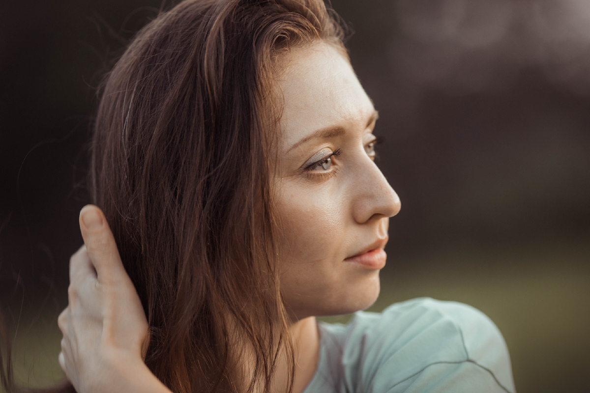 На фото художник слова Антонина Яхина (@antoninayakhina в Instagram). Автор фото фотограф Ольга Дудукалова (@dudukalovaolga в Instagram)