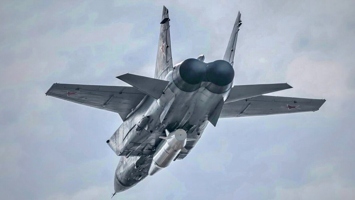 Миг-31К с ракетой "Кинжал"