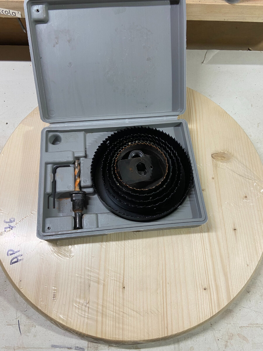 Размечаем и делаем отверстия