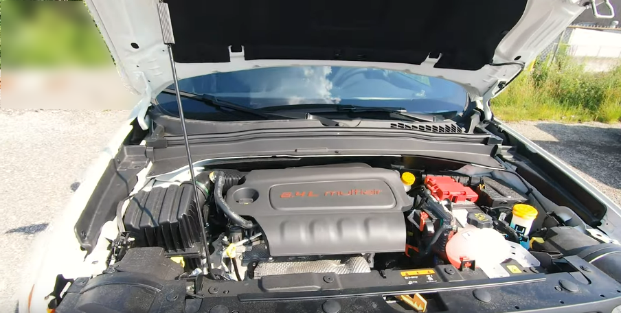 Подкапотное пространство.