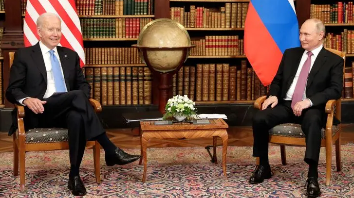 Байден и Путин на встрече в Женеве. Фото пресс-службы президента РФ