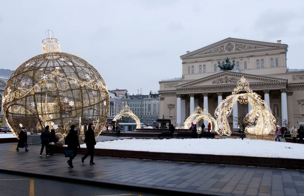 Новогоднее оформление Театральной площади. Фото: Виталий Бурмейстер
