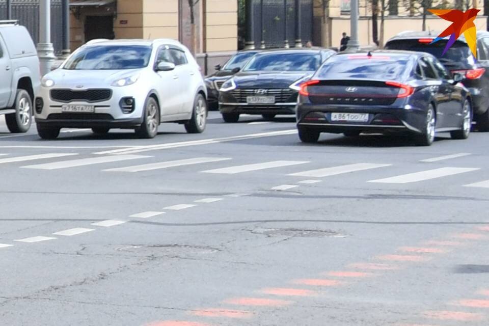     На улице Зиновьева в Апатитах до 1 февраля вводят двустороннее движение. Владимир ВЕЛЕНГУРИН