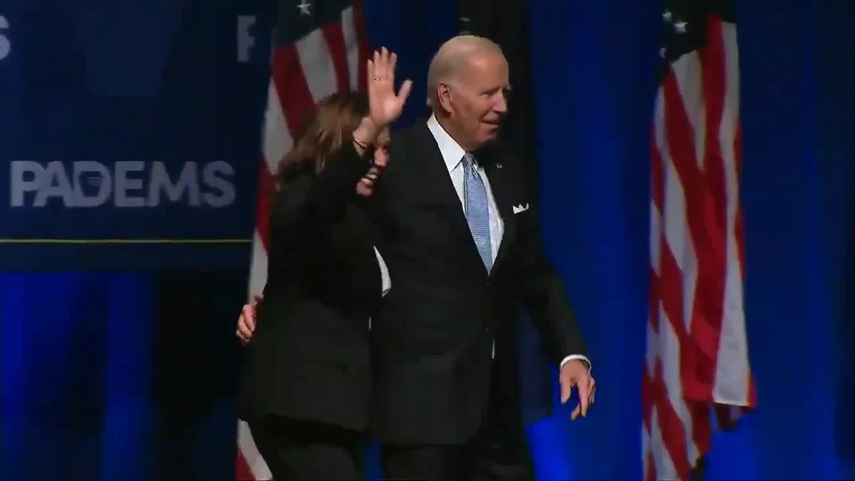 байден со сцены. путин фото. политическая обстановка. байден на сцене. байдена вытаскивают со сцены.