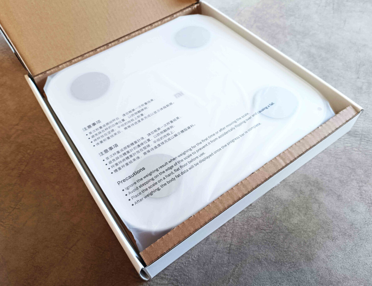 Весы Xiaomi в упаковке