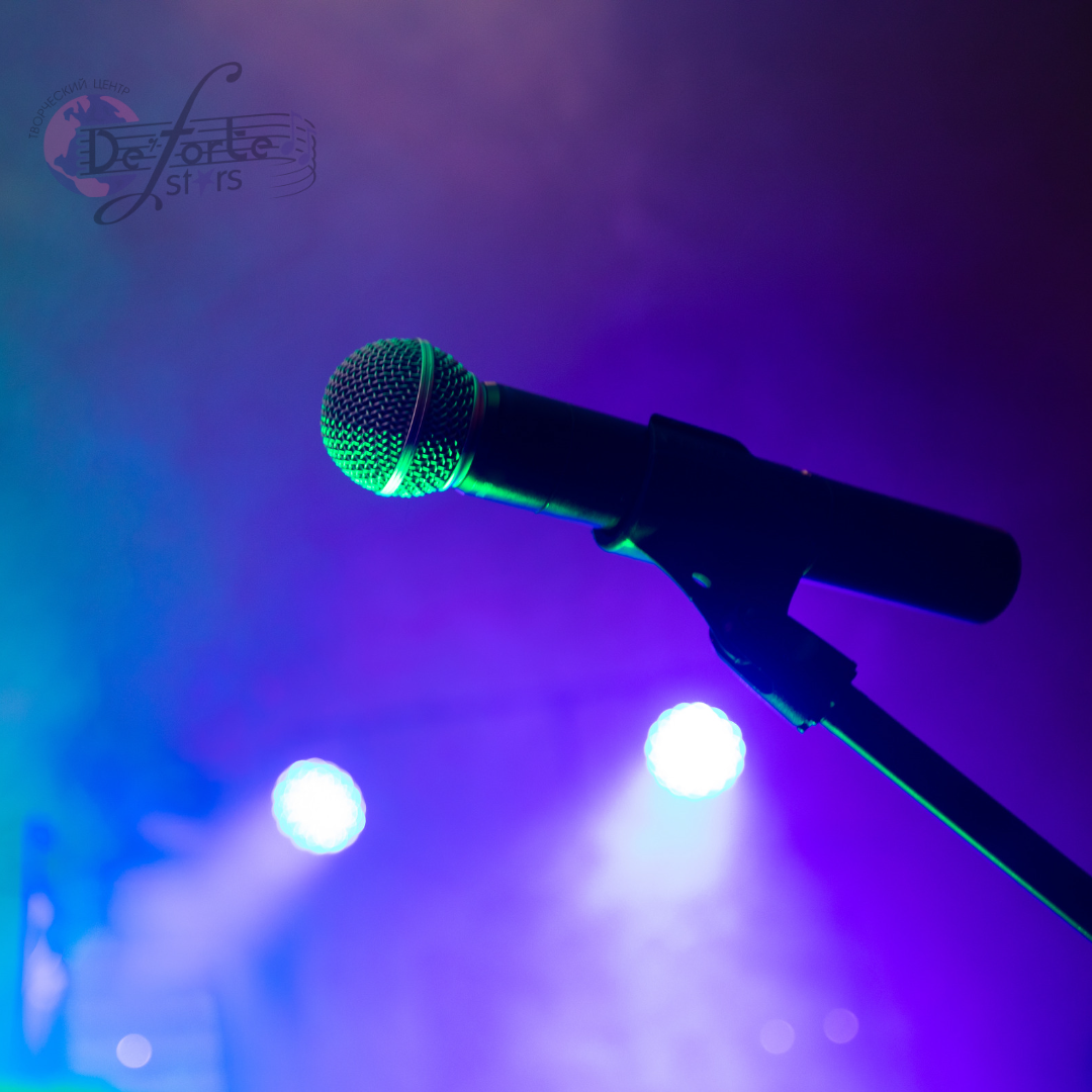 До Вашего выхода всего пара минут и эмоции становятся всё сильнее...