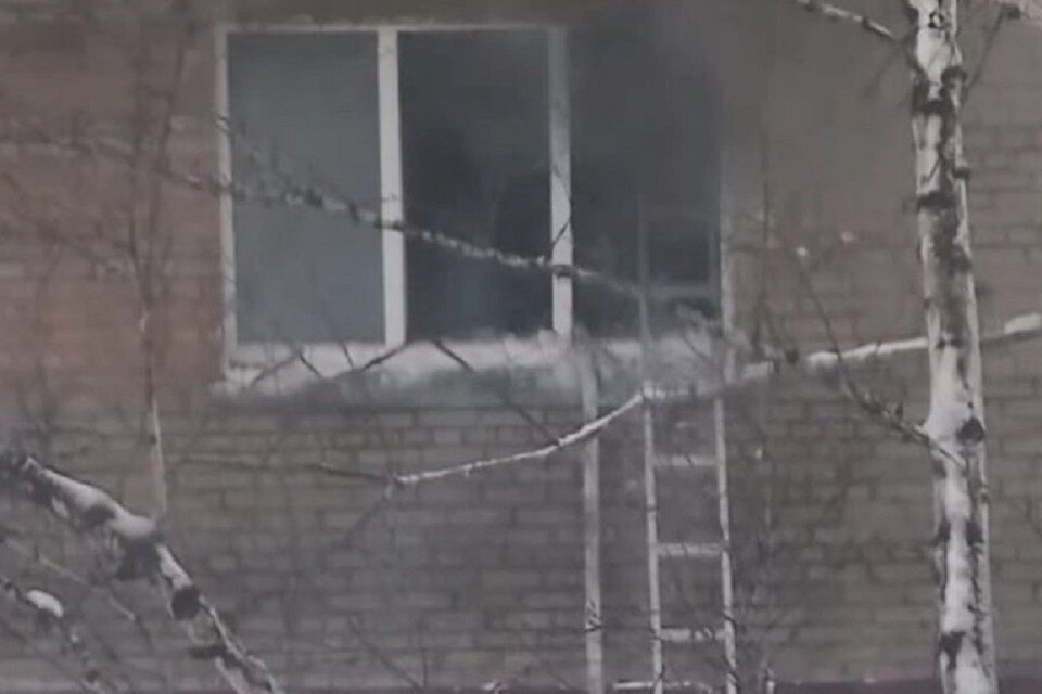     Следователи возбудили уголовное дело после гибели двухлетнего мальчика и годовалой девочки на пожаре в Новосибирске. Фото: "Моя Первомайка".