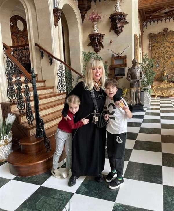  На фотографии изображен именно этот замок.