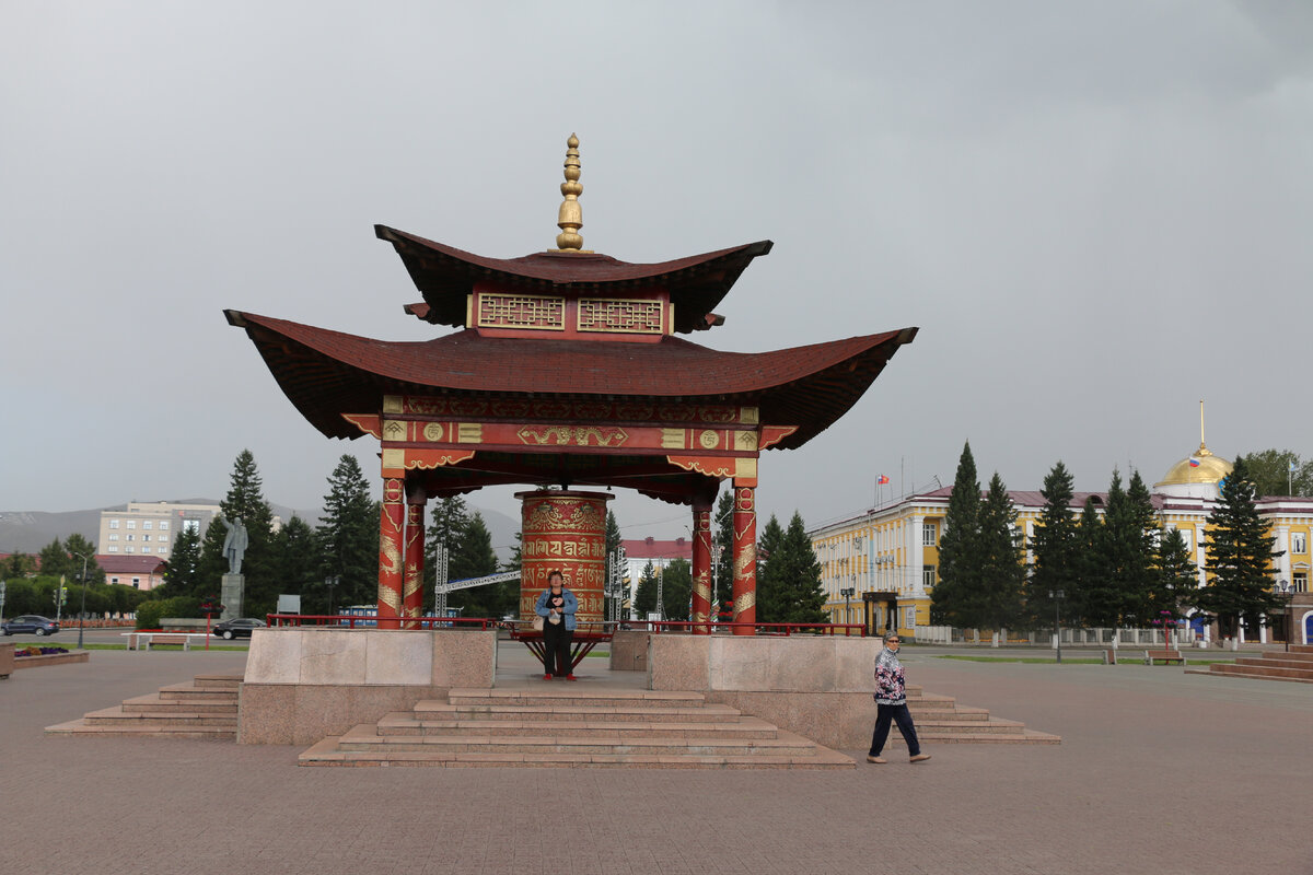 Лучшее в кызыле. Город Кызыл Республика Тыва. Достопримечательности города Кызыла. Парк г. Кызыл. Кызыл фото города.