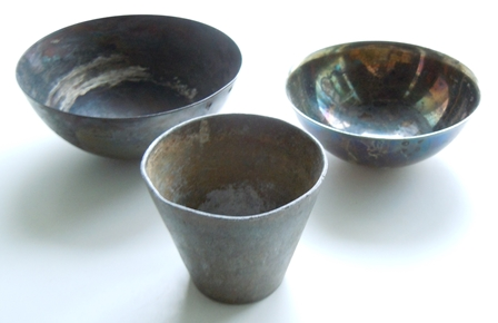 Алюминиевый тигель и выпарительные чаши. Последние сделаны из половников