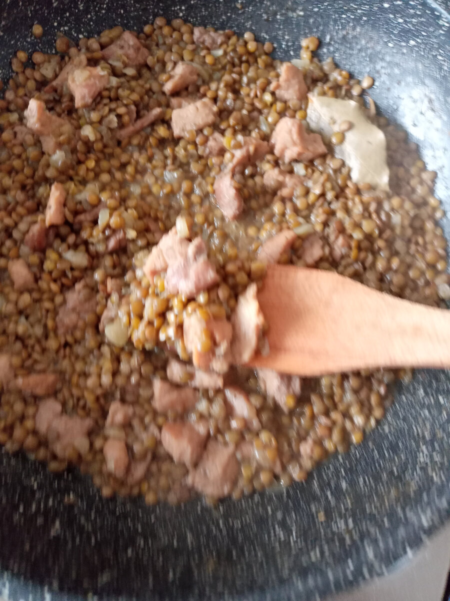 Нарезаем мясо (свинина) 400-500 грамм.