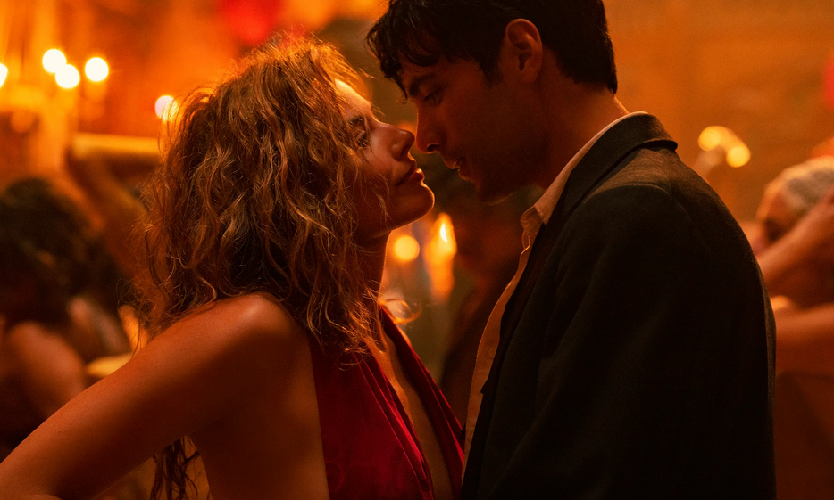 Марго Робби и Диего Калва в фильме "Вавилон"(2022).