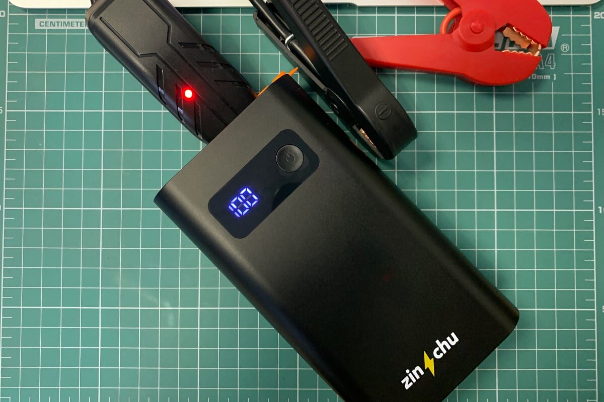 Пусковое устройство (бустер) ZINCHU JUMP STARTER