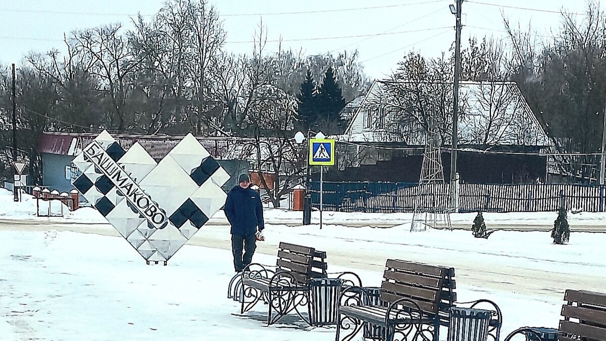 Возле автовокзала