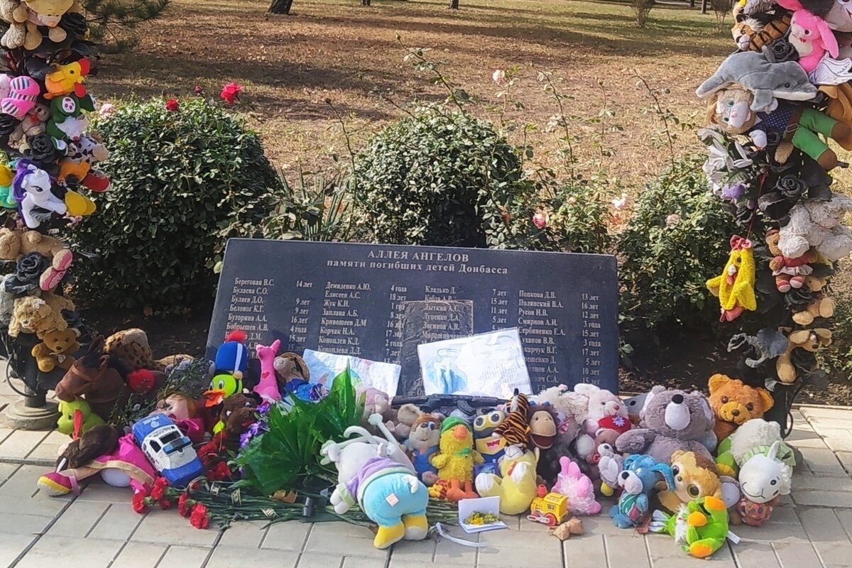 АЛЛЕЯ АНГЕЛОВ В ДОНЕЦКЕ. ФОТО НАДЕЖДА РУЧКИНА