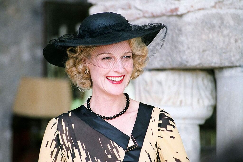 Хелен Хант в роли Миссис Эрлин