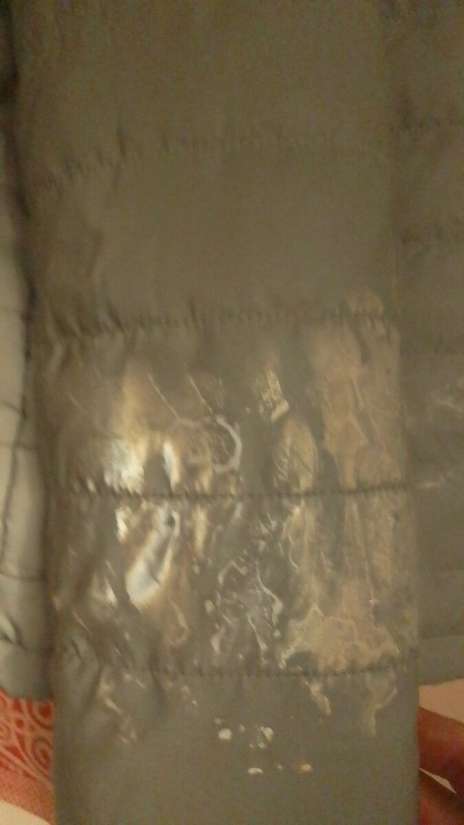 Мокрый рукав куртки