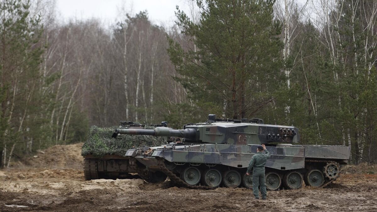    Обучение украинских военных работе с танками Leopard 2 в Польше© AP Photo / Michal Dyjuk