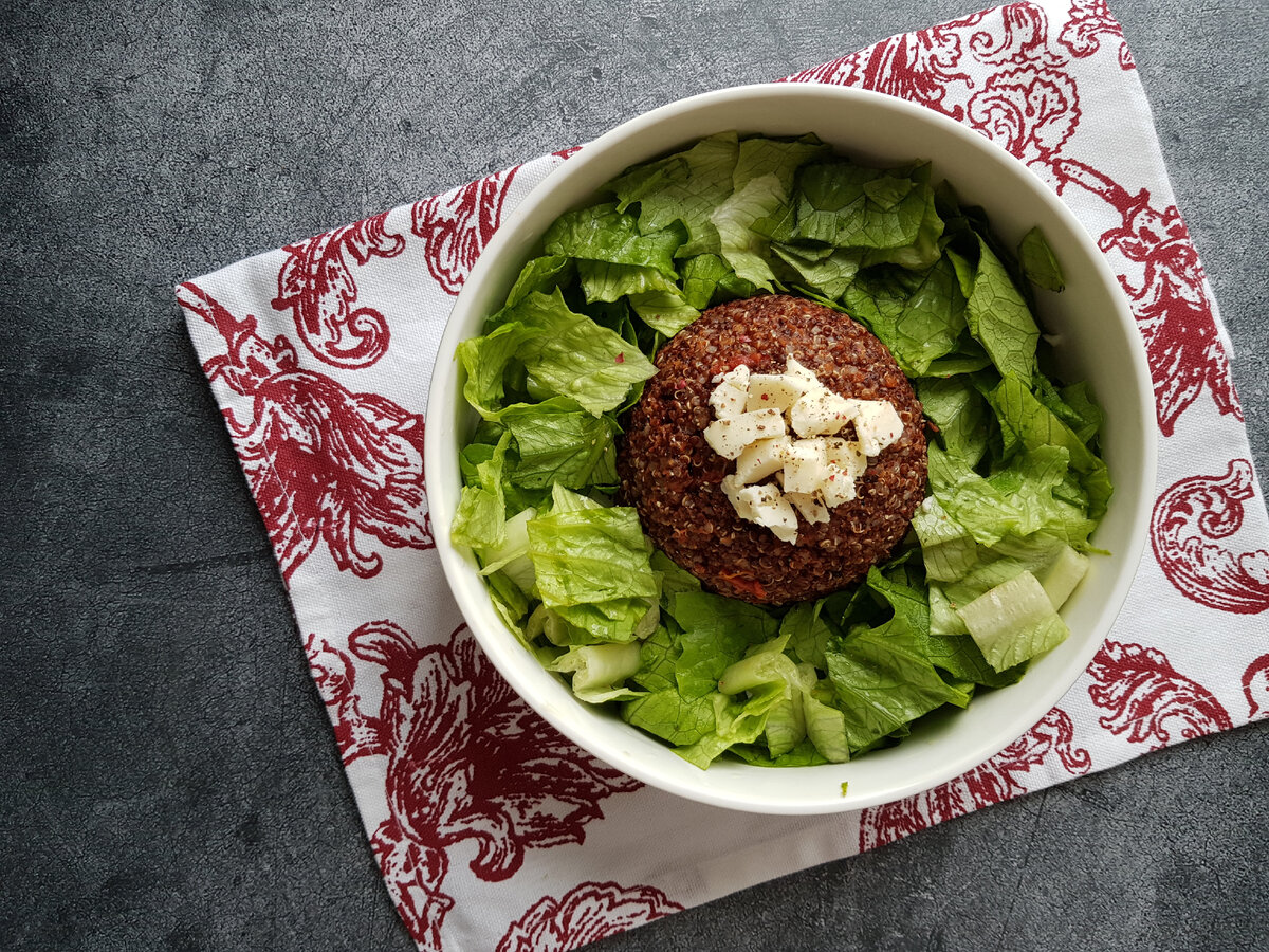 Немного брынзы из 3 видов молока - классное дополнение к блюду. В Турции приготовленный таким образом булгур подают с йогуртом.