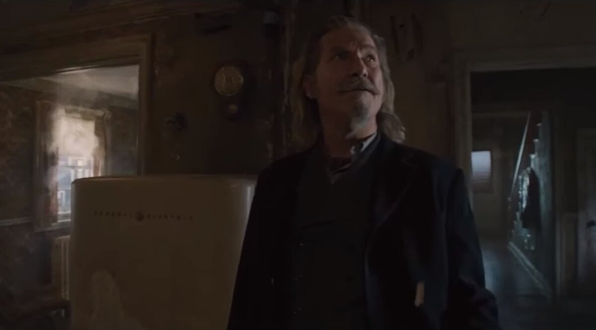 Помните фильм "Призрачный патруль"? Когда не попавшие в чистилище "мертвяки" остаются среди живых, все чего они касаются подвергаются гниению, разрушению, тлению.  Дома, приборы, продукты. Есть нечто пророческое в этом. что-то очень похожее на американскую политику.