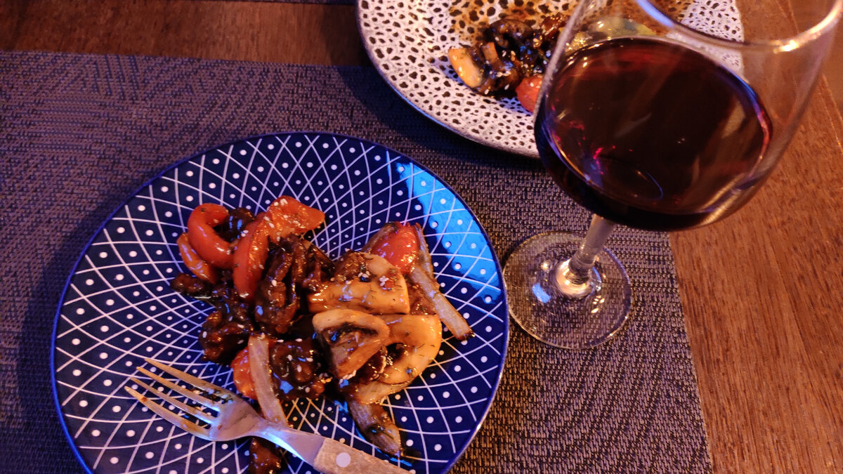 Гриль салат из овощей и говядины 