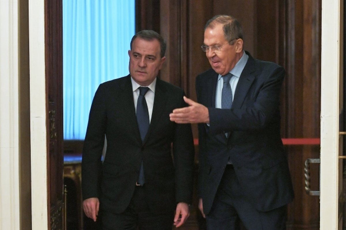    Главы МИД РФ и Азербайджана беседовали в два раза дольше запланированного