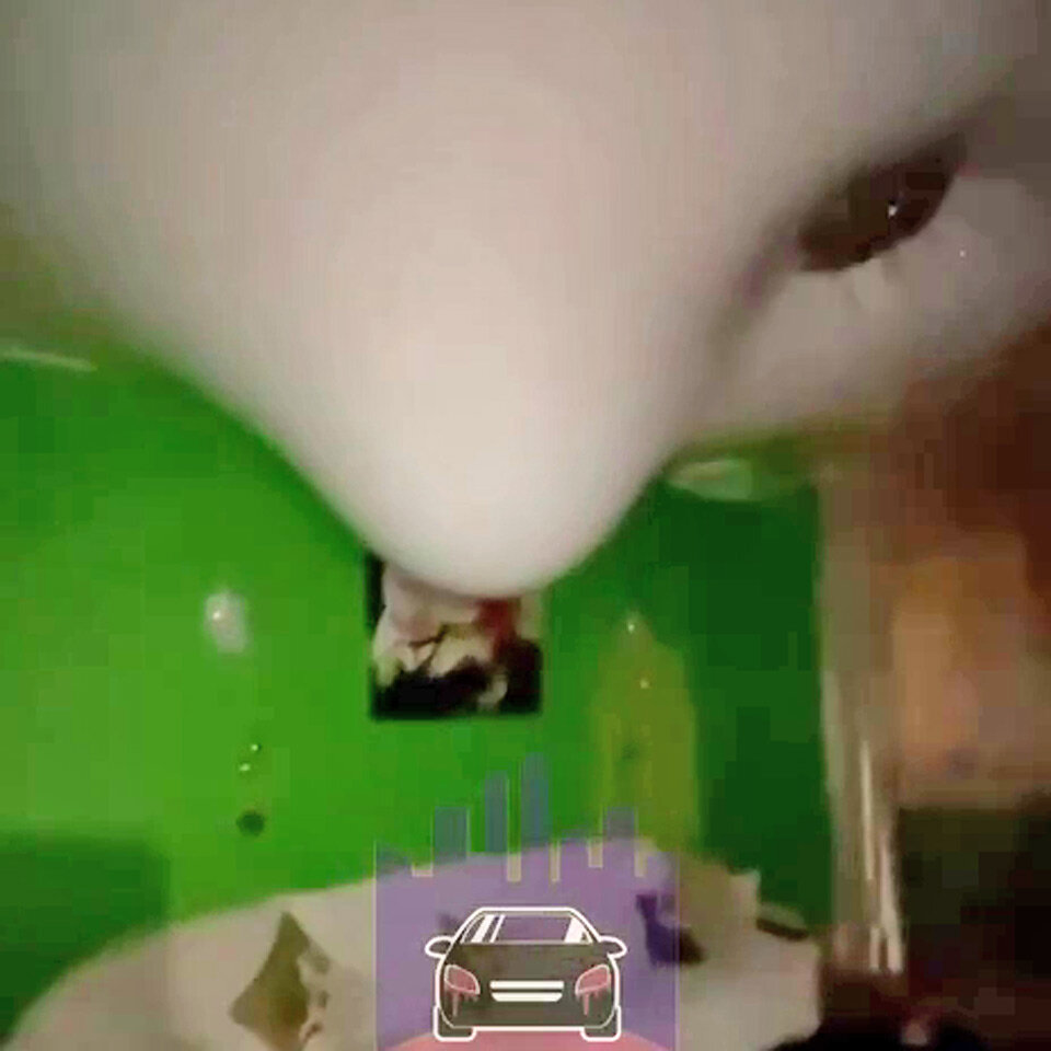     У кого-то нятяжной потолок смог задержать обрушившиеся конструкции