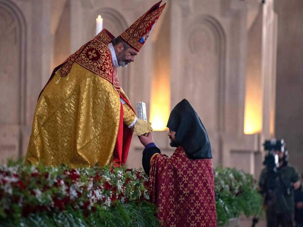    Священнослужители на праздничном пасхальном богослужении в кафедральном соборе святого Григория Просветителя в Ереване© Sputnik / Андраник Казарян