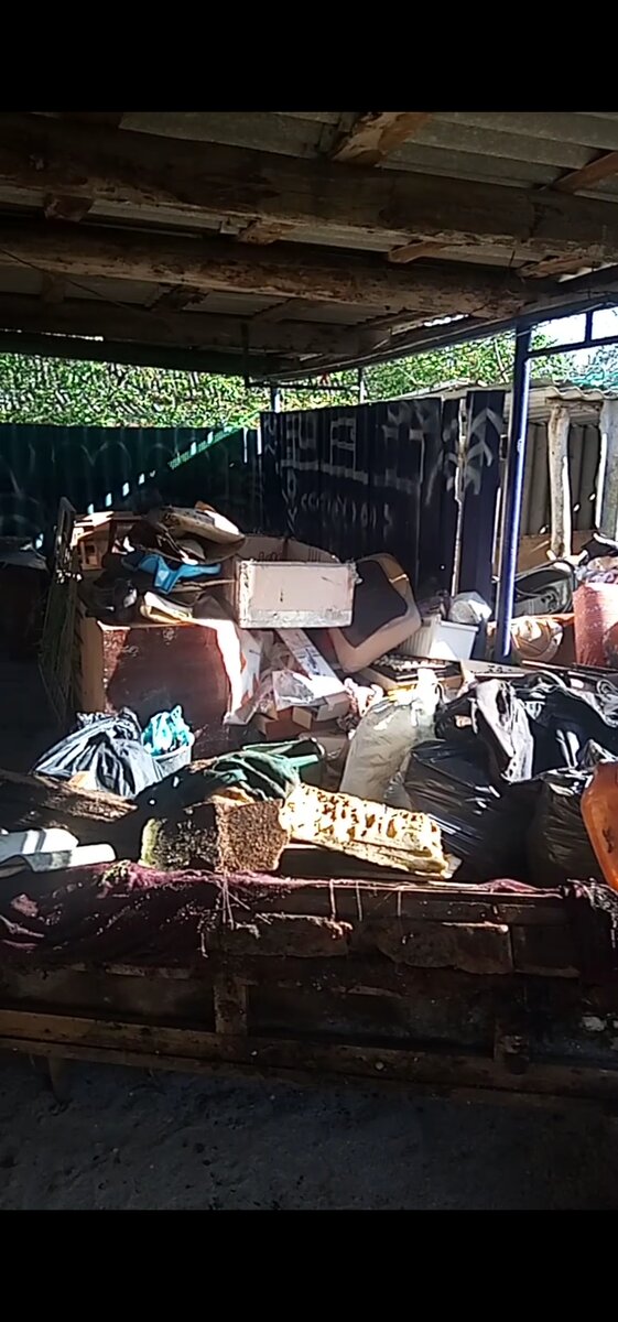 Выгребли мусор.. 