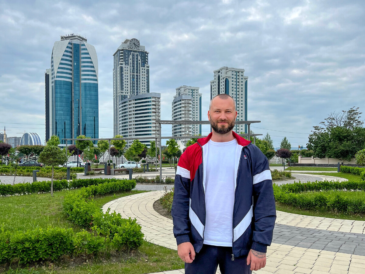 Шикарный цветочный парк в Грозном неподалёку от комплекса Грозный Сити.