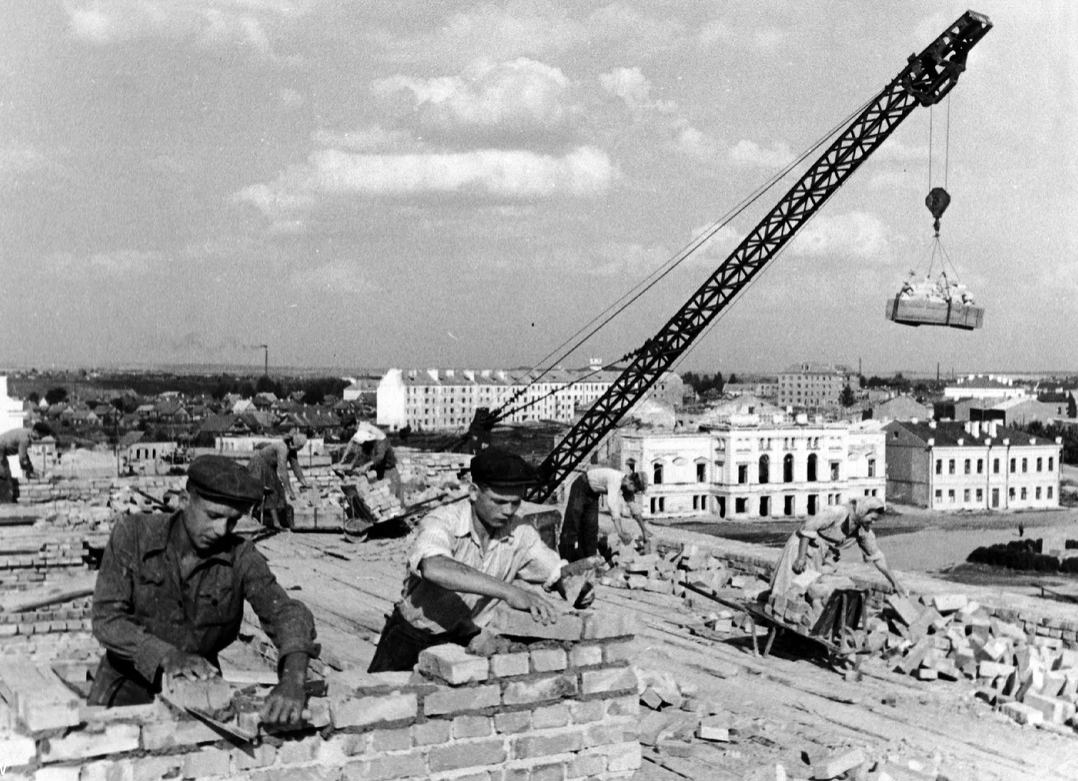 Ссср восстановление после. Восстановление Минска после Великой Отечественной войны. Восстановление СССР после войны 1945. Минск после войны 1953. Послевоенная стройка.