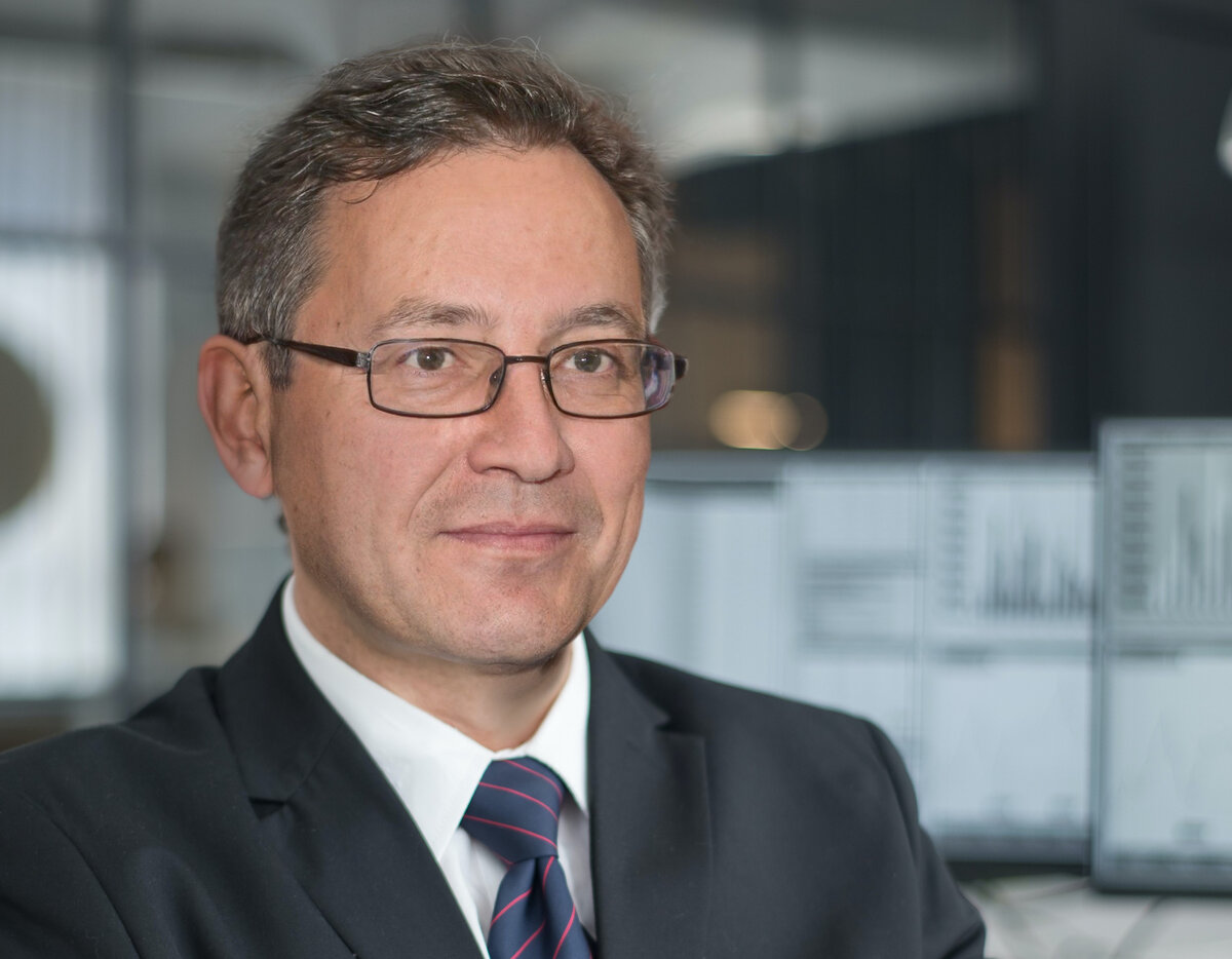 Konstantin Tserazov. In 1994 he graduated from St. Petersburg State University with a degree in Clinical Psychology. In 2005 he graduated from the Moscow Gestalt Institute, where he studied the theory and practice of Gestalt therapy. The total work experience is more than 25 years.