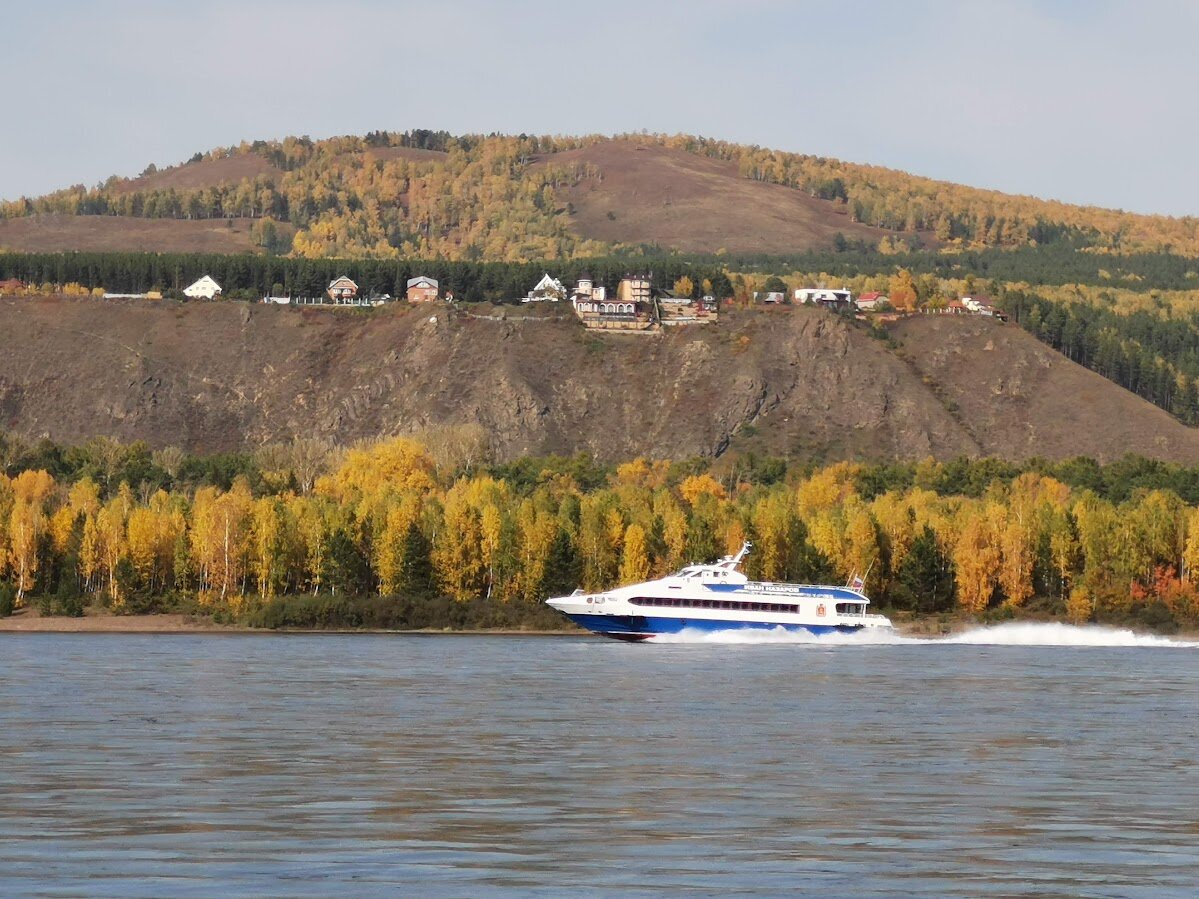 Теплоход Енисей Красноярск