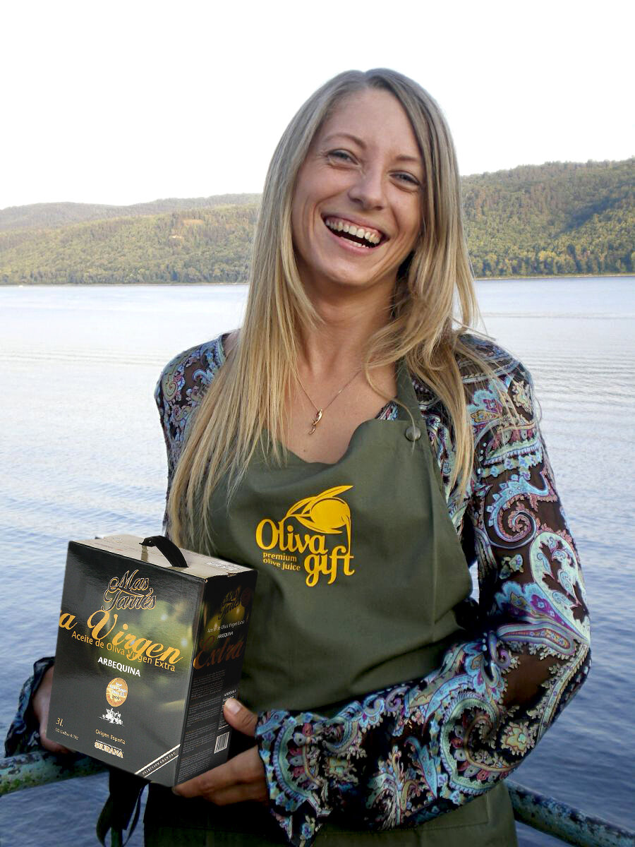 Актриса Юлия Семина, кушает активно масло Extra Virgin (D.O.P.) бренд Mas Tarres  и полоскает им  рот