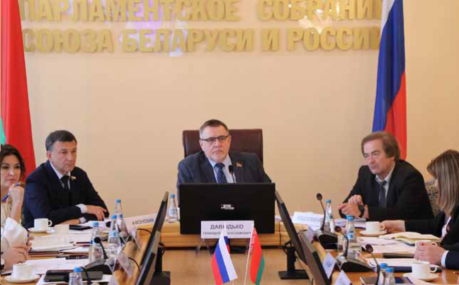 Комиссия  Парламентского Собрания по информационной политике  на своём заседании решила: наращивать присутствие в Интернете союзные СМИ должны не  в ущерб тиражам   