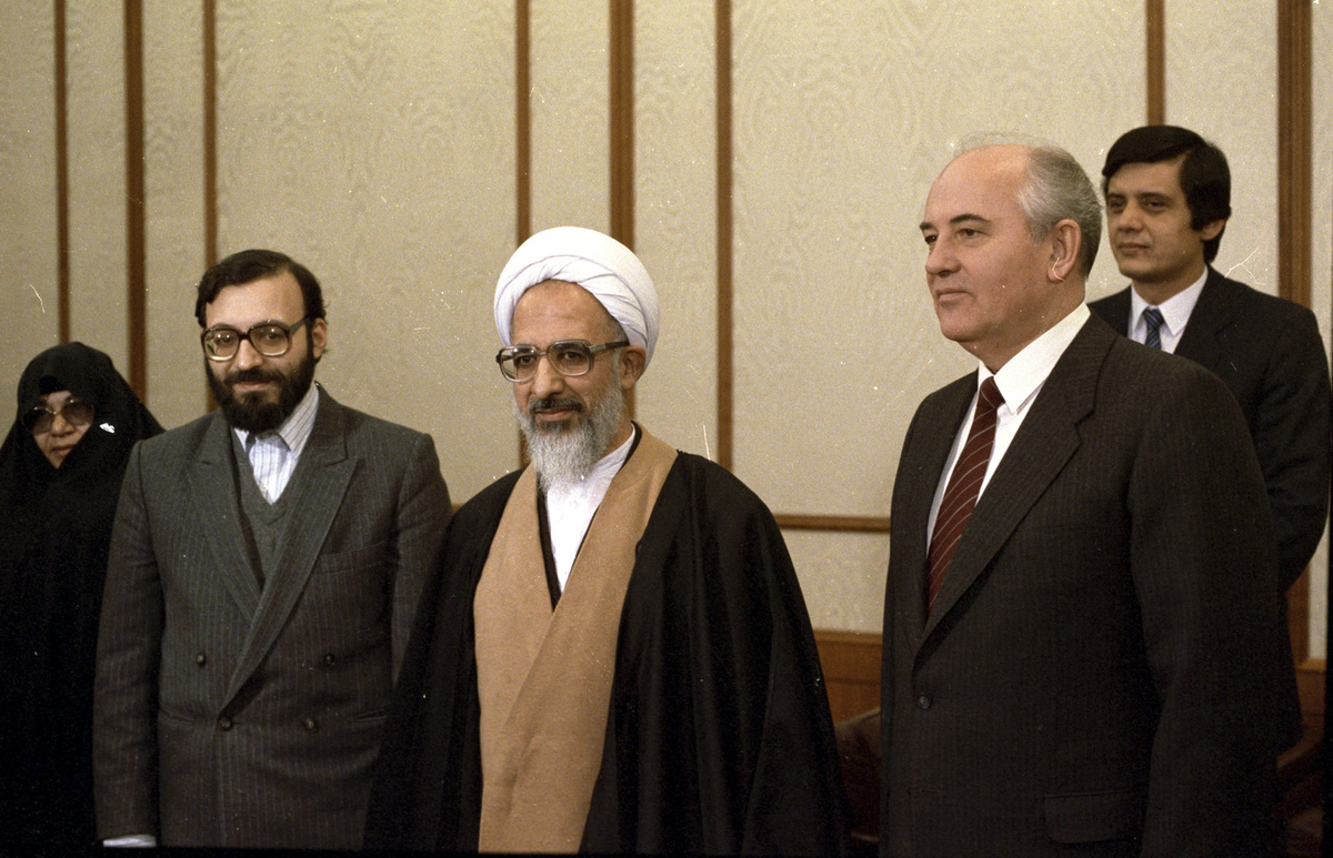 хомейни и горбачев. аятолла хомейни исламская революция. имам хомейни иран. хомейни и шеварднадзе. письмо аятоллы хомейни горбачеву.