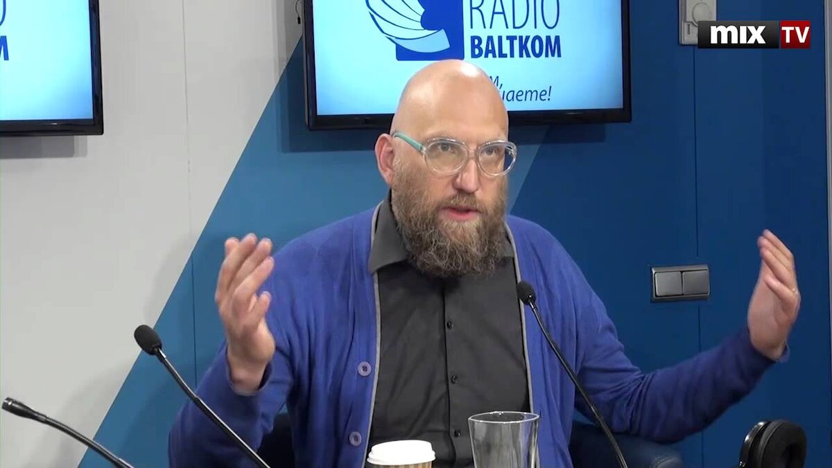 Профессор Латвийской академии художеств и по совместительству депутат Сейма Айгарс Бикше фото взято из открытых источников