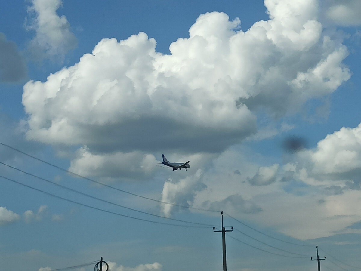 Стартующий самолет с аэропорта Витязево