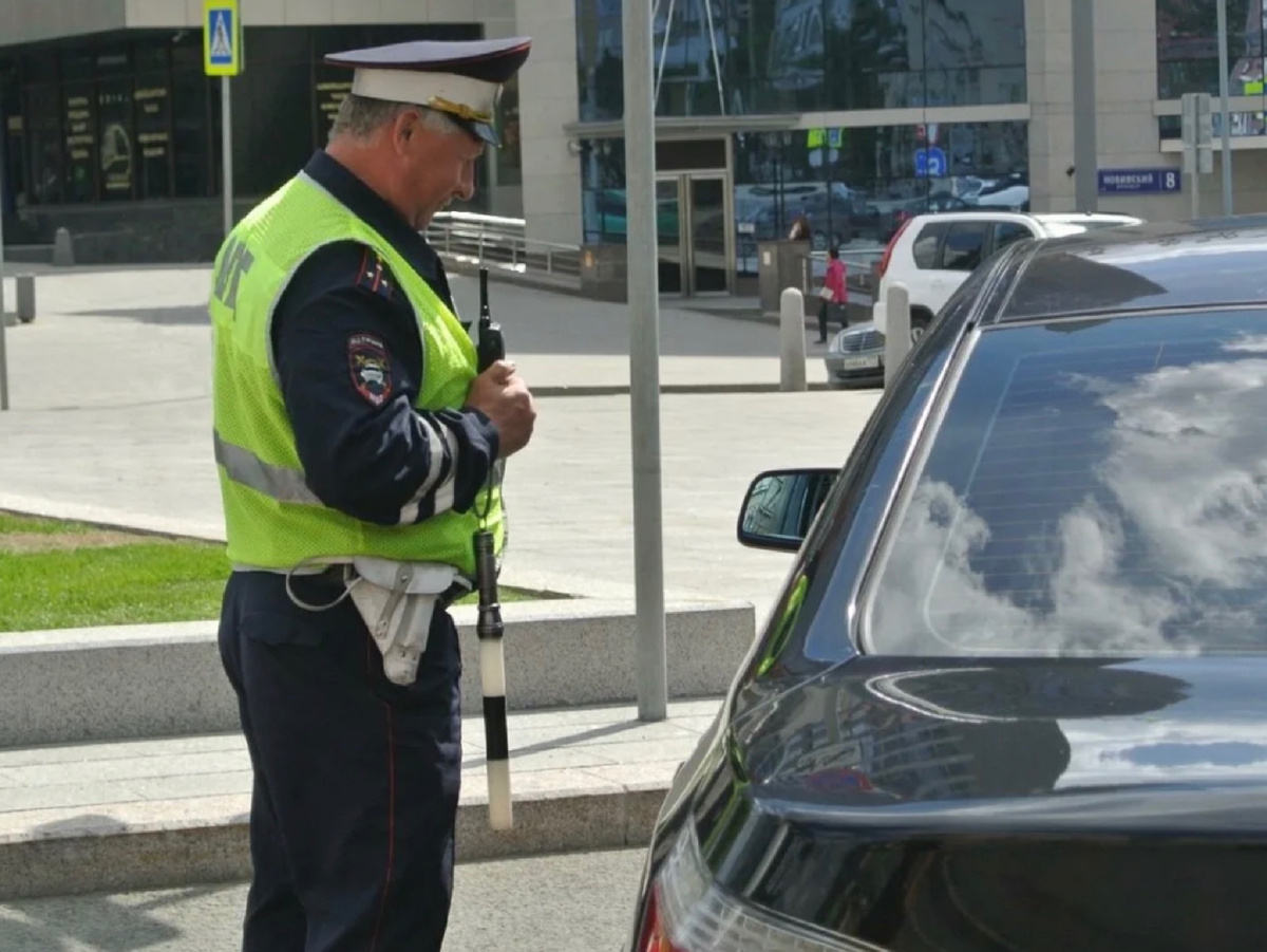 Сотрудник остановил авто для проверки