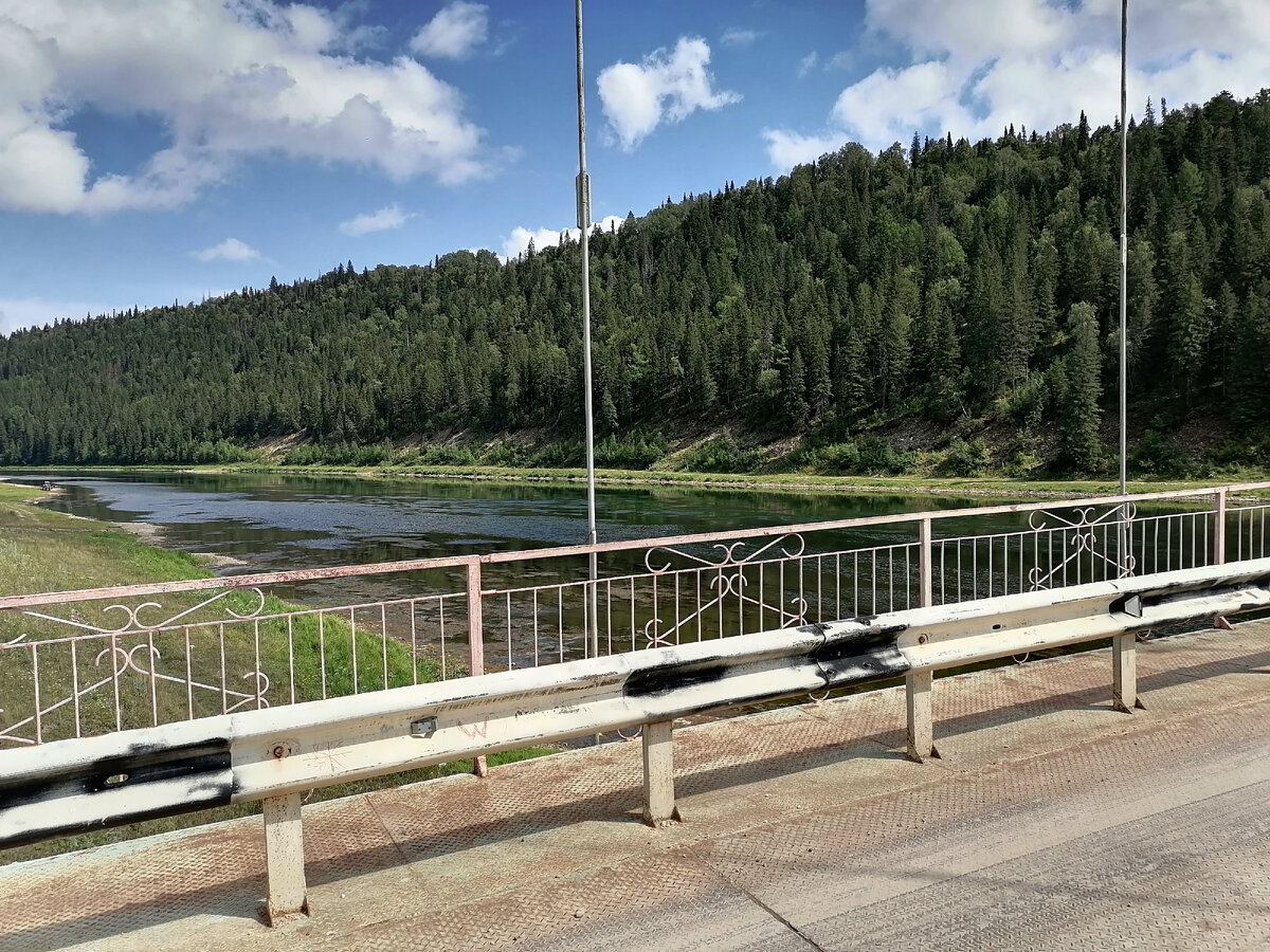 Вантовый мост через реку Уфа и сама река. Фото автора